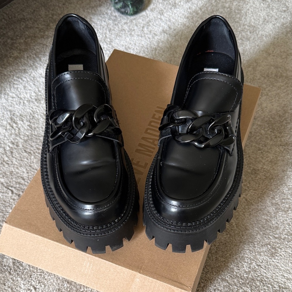 Steve Madden Bianca Laser Cut Round Toe Loafers